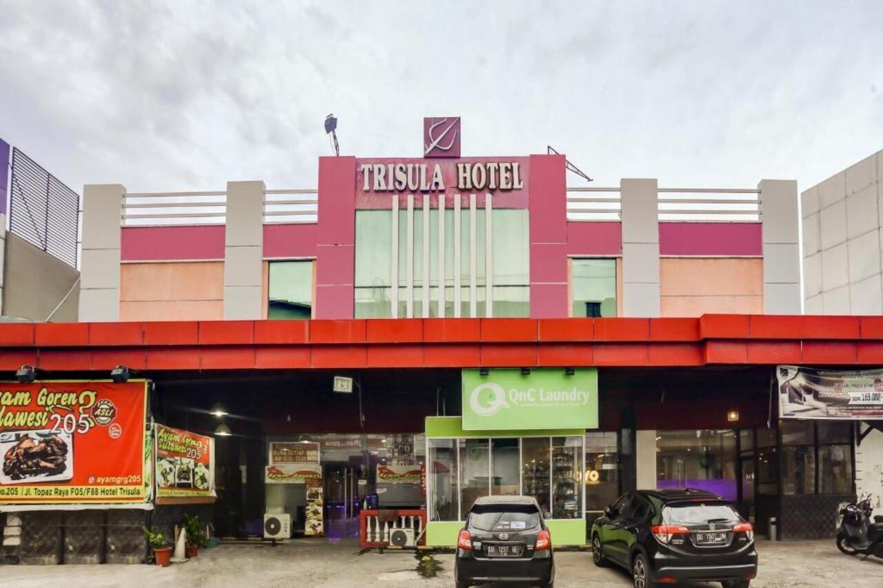 Urbanview Trisula Hotel Makassar Buitenkant foto