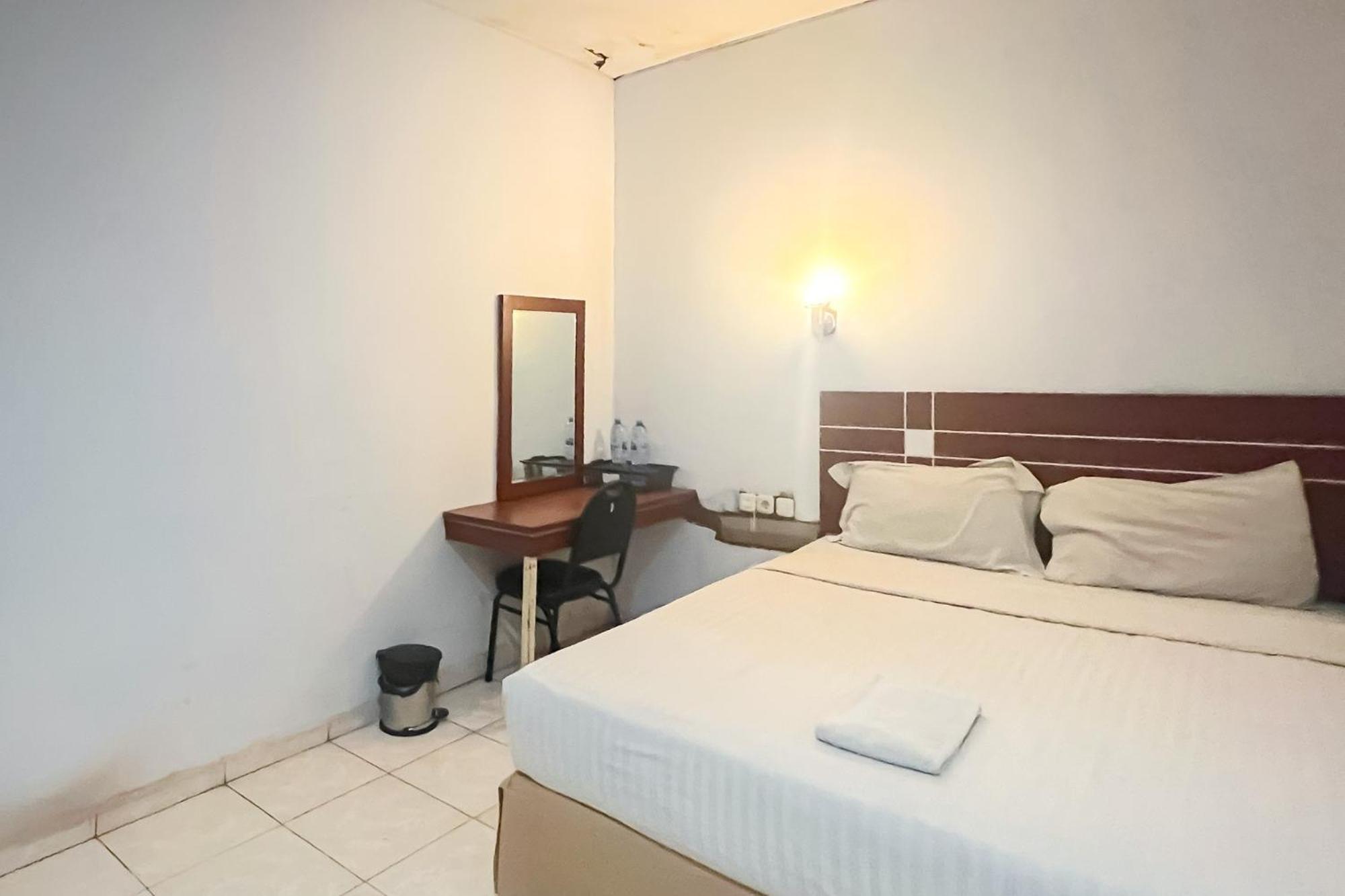 Urbanview Trisula Hotel Makassar Buitenkant foto