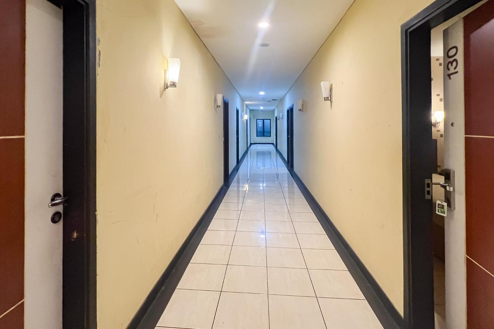 Urbanview Trisula Hotel Makassar Buitenkant foto