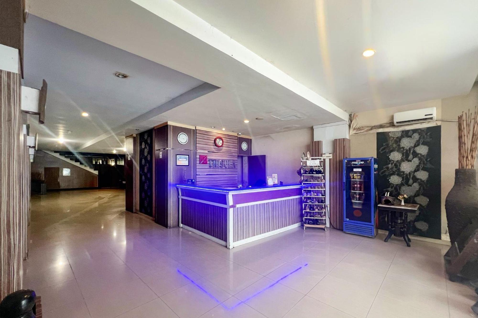 Urbanview Trisula Hotel Makassar Buitenkant foto