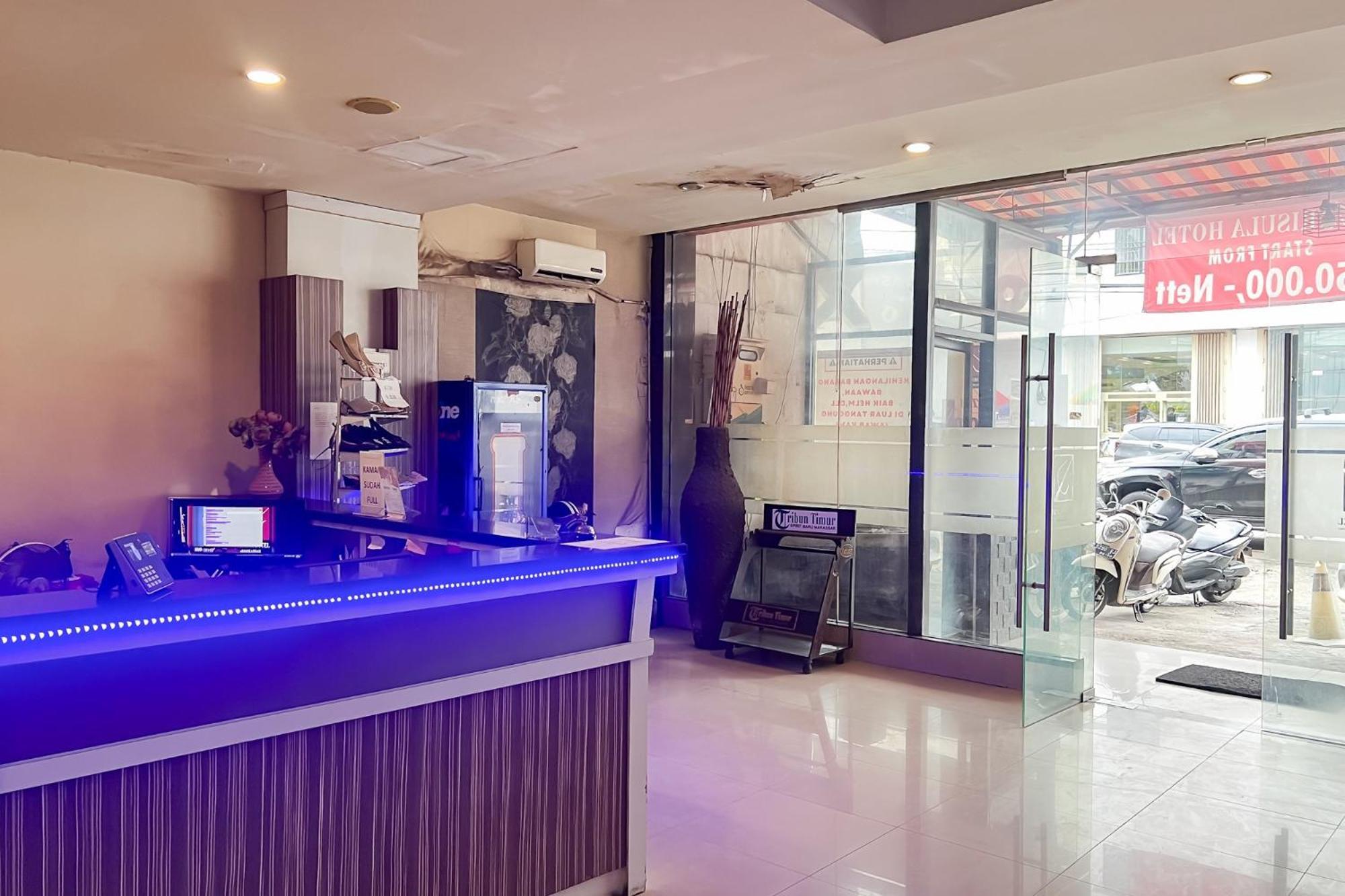 Urbanview Trisula Hotel Makassar Buitenkant foto