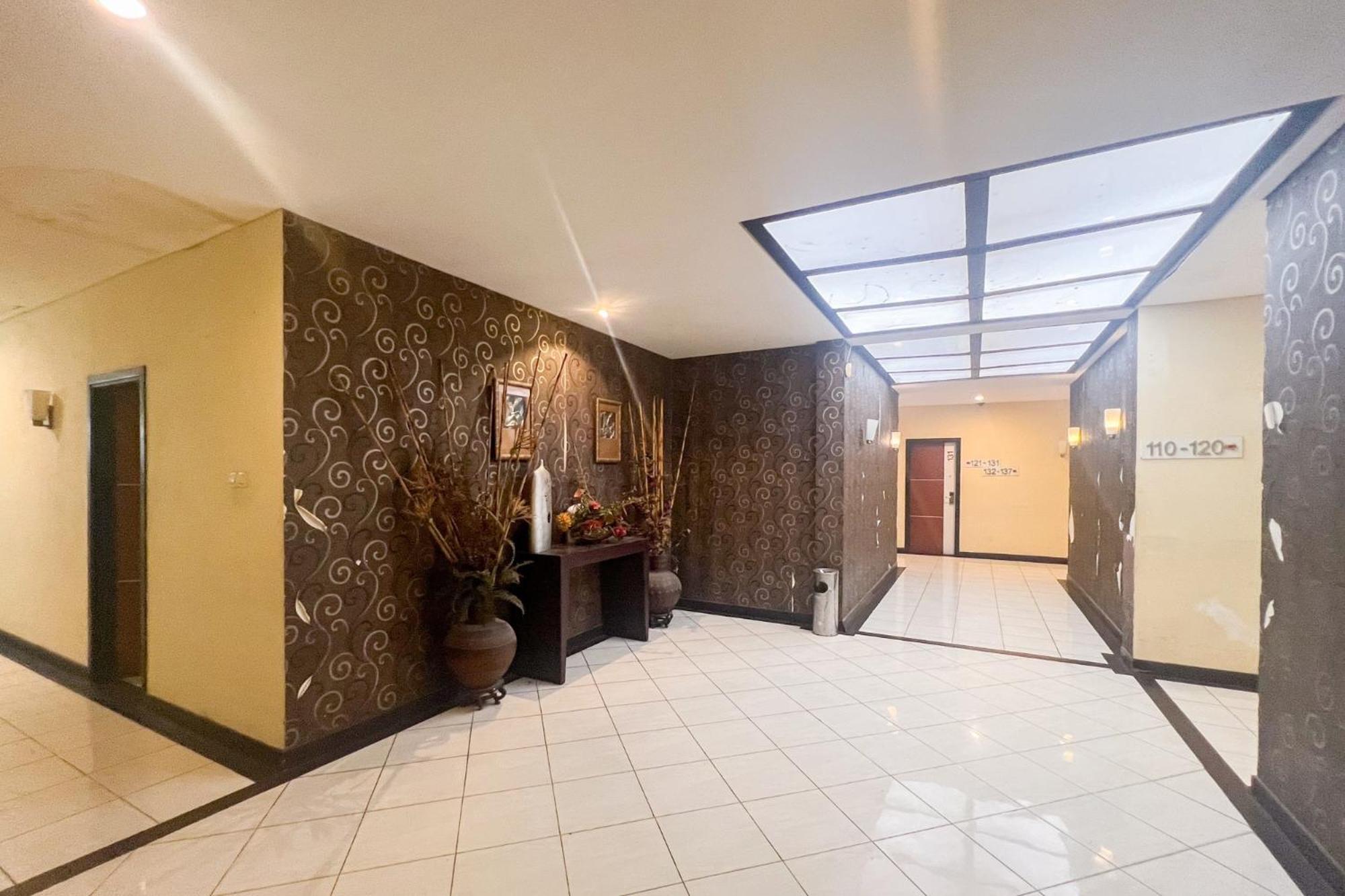 Urbanview Trisula Hotel Makassar Buitenkant foto