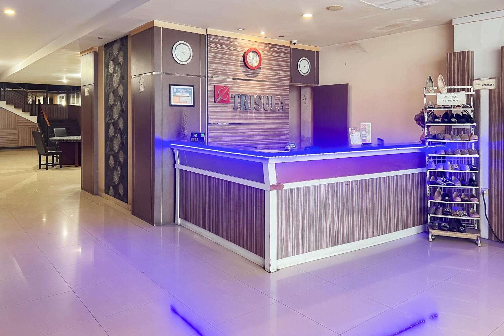 Urbanview Trisula Hotel Makassar Buitenkant foto