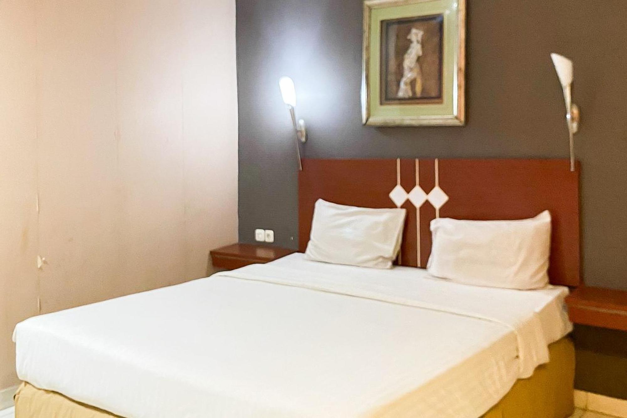 Urbanview Trisula Hotel Makassar Buitenkant foto