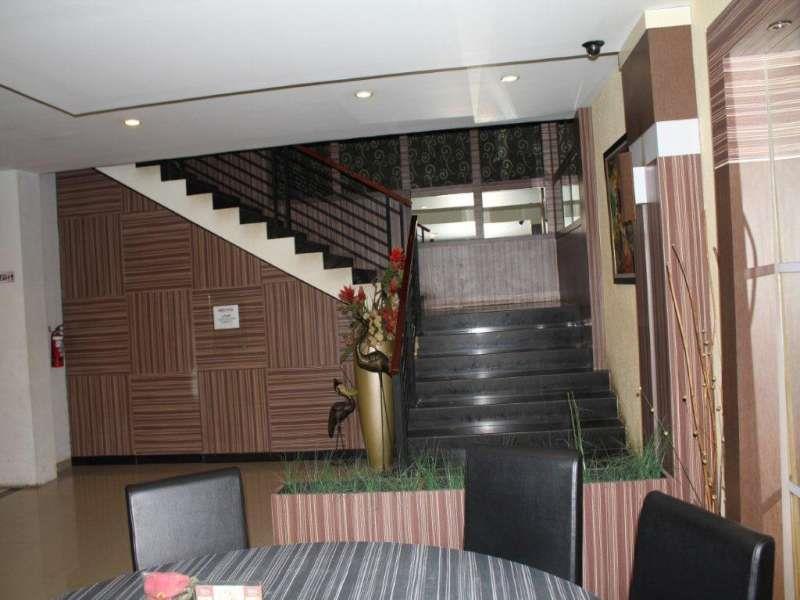 Urbanview Trisula Hotel Makassar Buitenkant foto